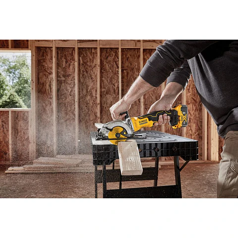 D. Sierra 4 1/2'' DeWalt - 24D - Eje 3/8'' (9,5 Mm) para DCS571B