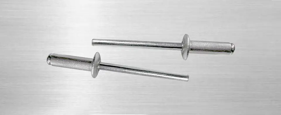 Remache Tipo Pop Aluminio (variante S) 4.0 x 10.0 Mm Mamut · Caja de 100 un. 1