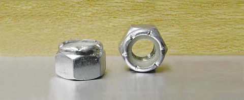 Tuerca Hexagonal con Seguro de Nylon Métrica M10-1.50 Mamut · Caja de 100 un.