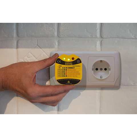 Probador de Enchufes 50-60Hz; 230V Stanley® Fatmax®