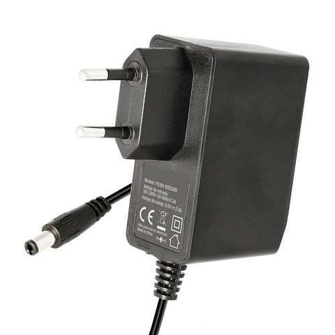 ALIMENTADOR SWITCHING 9V 2A