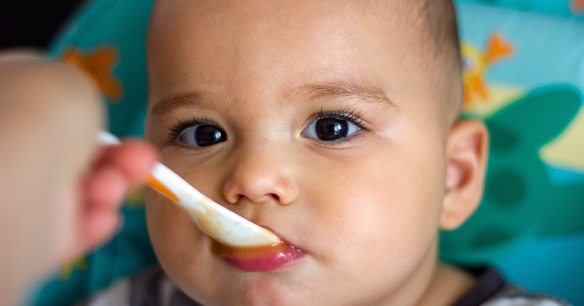 ¿Tu bebé tiene reflujo? Qué alimentos evitar y cuáles ofrecer