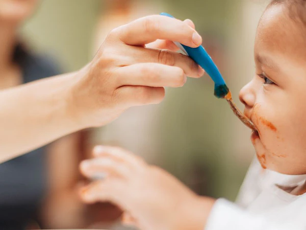 Alimentación complementaria sin estrés: soluciones para mamás ocupadas