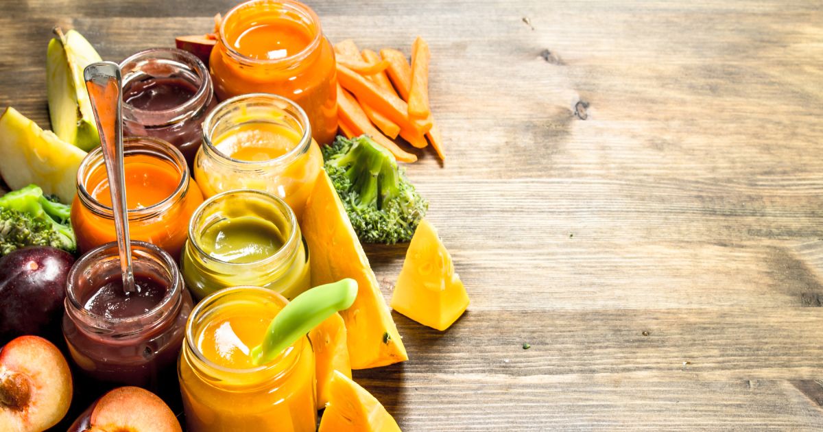 Comida sólida para bebés: ¿Cuándo y cómo empezar a dársela?