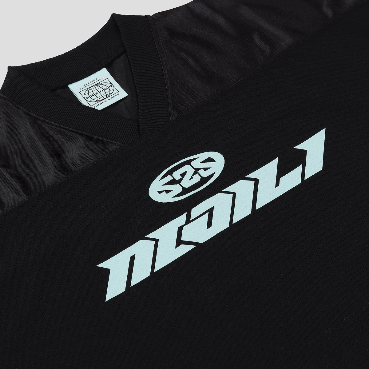 UNIFORM - SHINee WORLD Ⅵ [PERFECT ILLUMINATION : SHINee’S BACK] MD 6