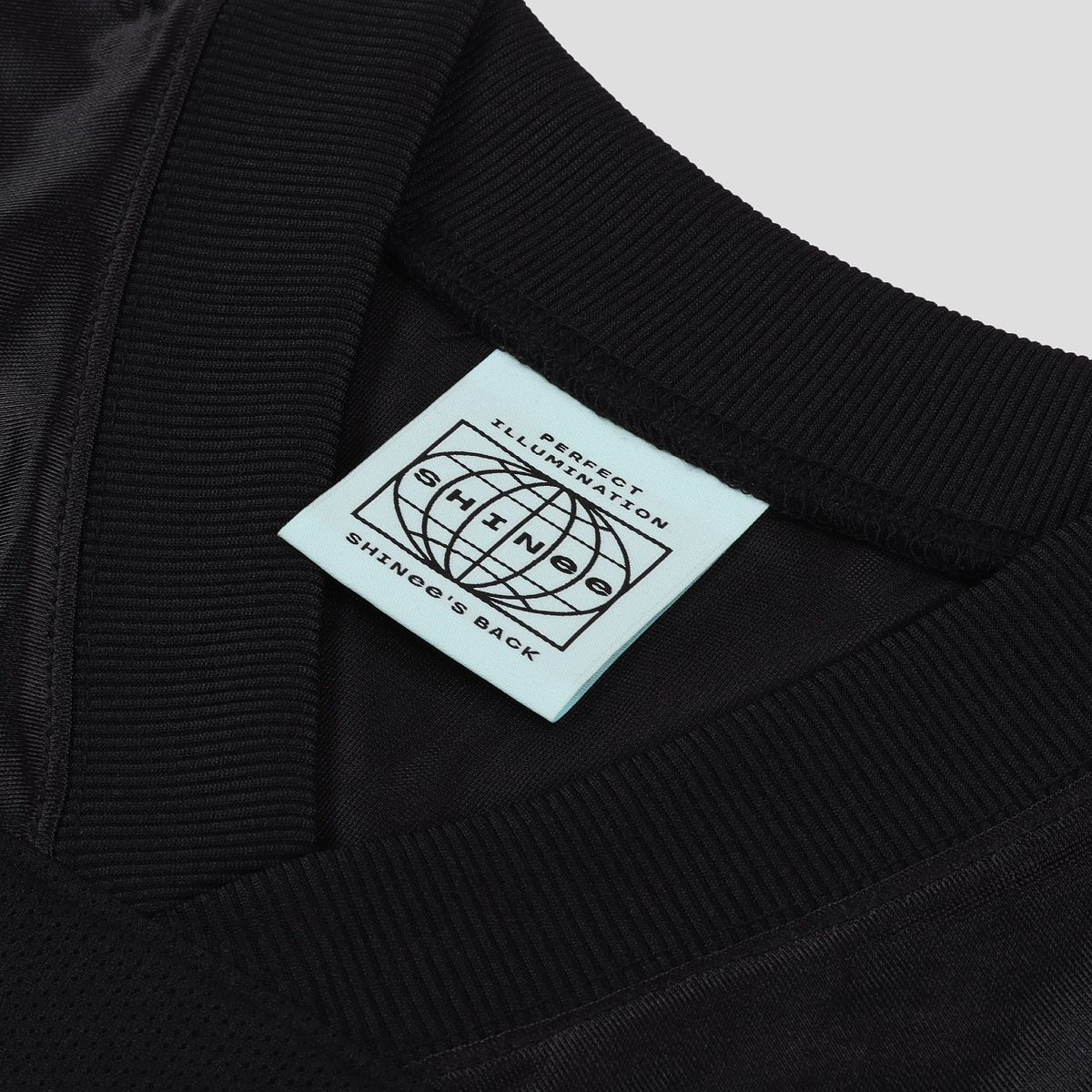 UNIFORM - SHINee WORLD Ⅵ [PERFECT ILLUMINATION : SHINee’S BACK] MD 7