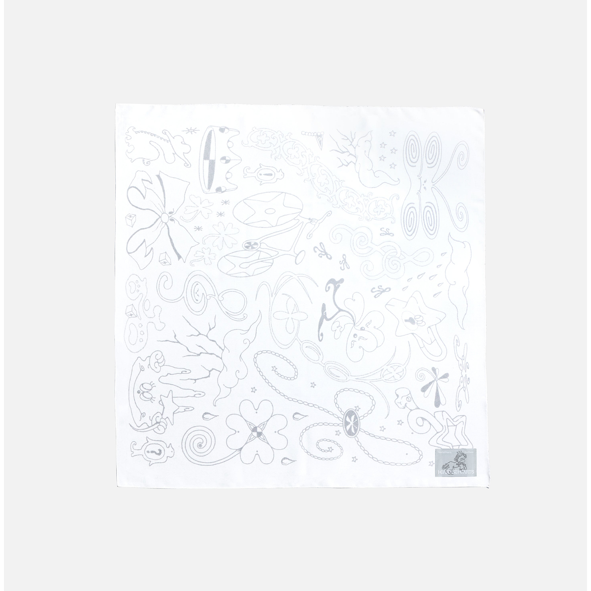 BANDANA [WHITE ver.] - Hearts2Hearts - The 1st Single 'The Chase' 1