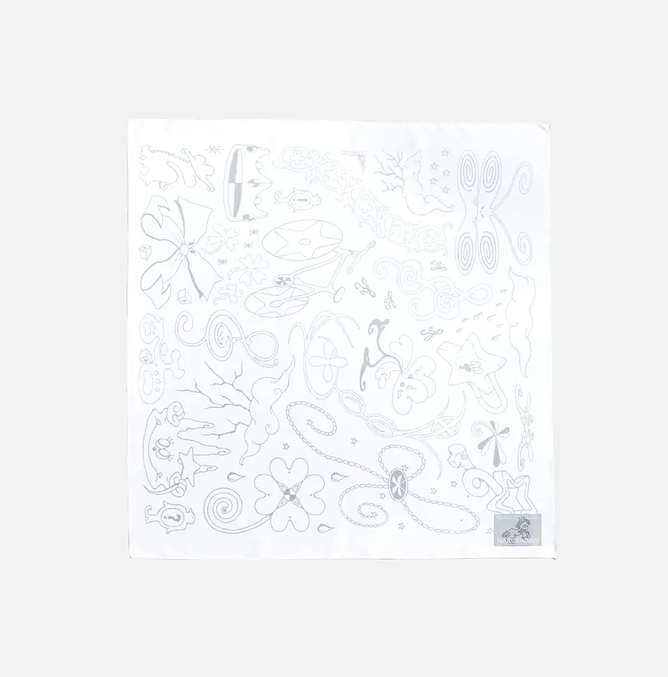 BANDANA [WHITE ver.] - Hearts2Hearts - The 1st Single 'The Chase' 1