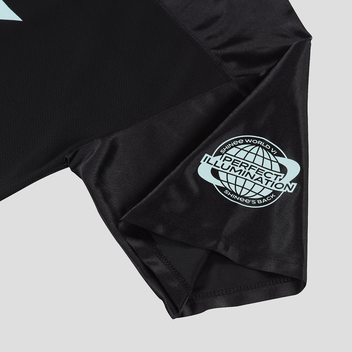 UNIFORM - SHINee WORLD Ⅵ [PERFECT ILLUMINATION : SHINee’S BACK] MD 9