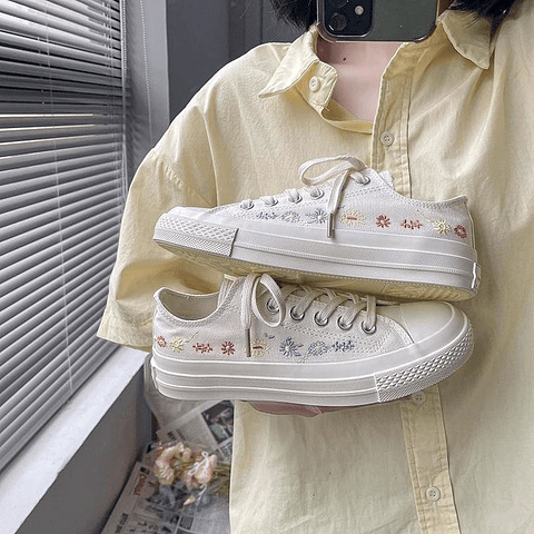 Converse all star flowers embroidered