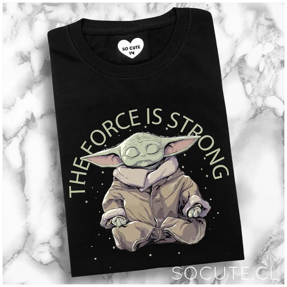 POLERA THE FORCE IS STRONG MANDALORIAN 2