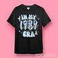 POLERA TAYLOR SWIFT IN MY 1989 TV ERA LETRAS CELESTES - Miniatura 2