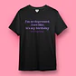 POLERA TAYLOR SWIFT I’M SO DEPRESSED I ACT LIKE IT’S MY BIRTHDAY EVERYDAY - Miniatura 8