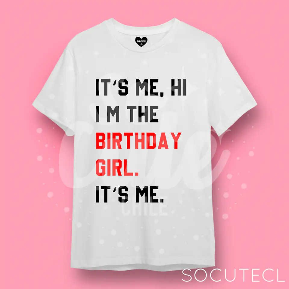 POLERA T S - IT’S ME, HI I’M THE BIRTHDAY GIRL. IT’S ME. FRASE 1
