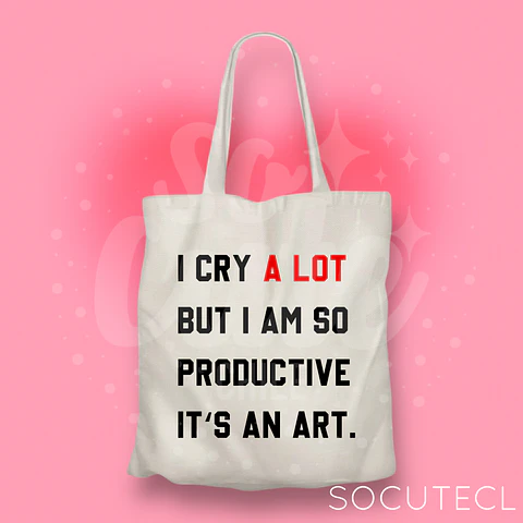 TOTE BAG FRASE TAYLOR SWIFT I CRY A LOT BUT I AM SO PRODUCTIVE IT’S AN ART