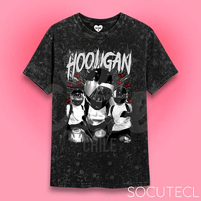 POLERA JUNGKOOK / JK EN MOTO - HOOLIGAN - NEGRO DESLAVADO