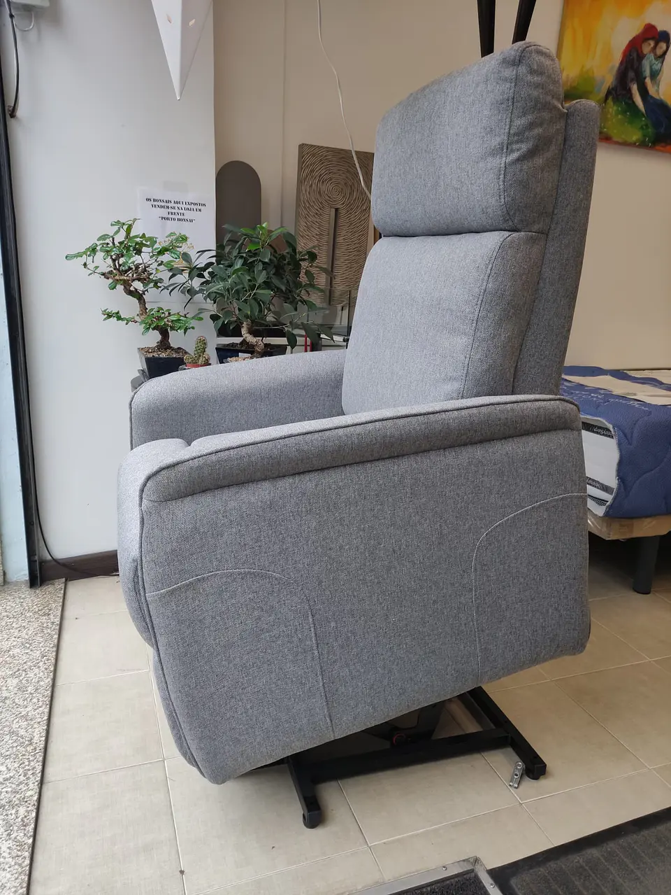 CADEIRÃO RELAX C/ELEVAÇÃO + POUSA PÉS ELÉTRICO C/COMANDO TEC. CINZA 001ZL 60 26 3