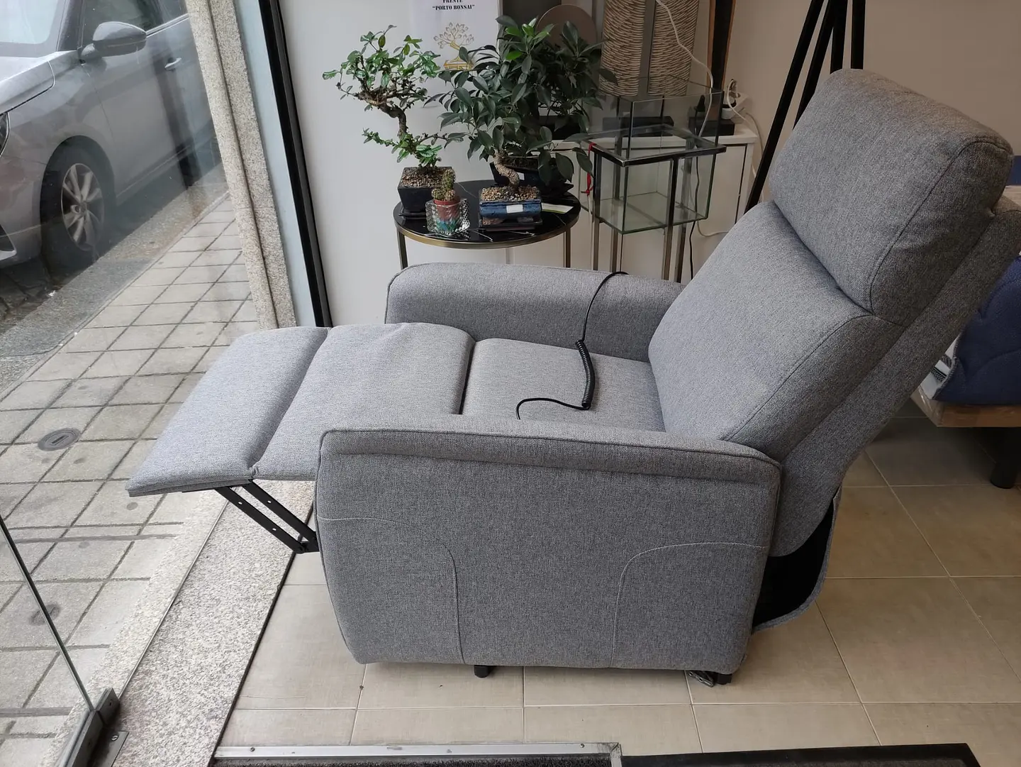 CADEIRÃO RELAX C/ELEVAÇÃO + POUSA PÉS ELÉTRICO C/COMANDO TEC. CINZA 001ZL 60 26 4