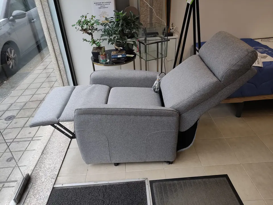 CADEIRÃO RELAX C/ELEVAÇÃO + POUSA PÉS ELÉTRICO C/COMANDO TEC. CINZA 001ZL 60 26 6