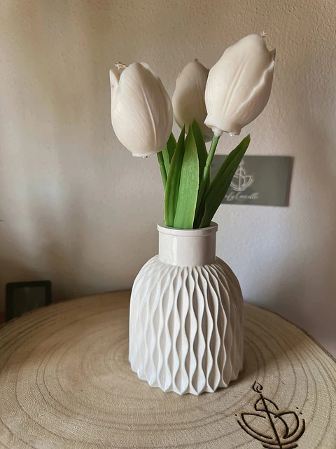 Jarra Decorativa em Jesmonite com Tulipas em Vela