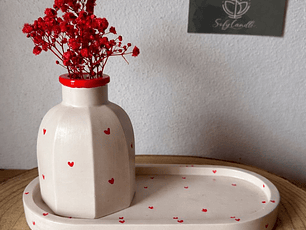 Jarra & Base em Jesmonite com Detalhes Coração