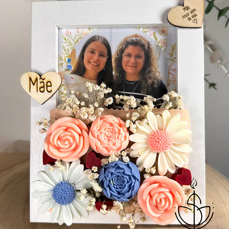 Moldura Personalizada com Fotografia e Flores Decorativas 1