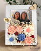 Moldura Personalizada com Fotografia e Flores Decorativas - thumbnail 1