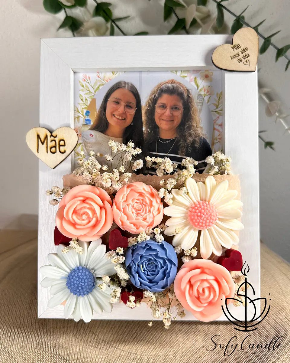 Moldura Personalizada com Fotografia e Flores Decorativas 1