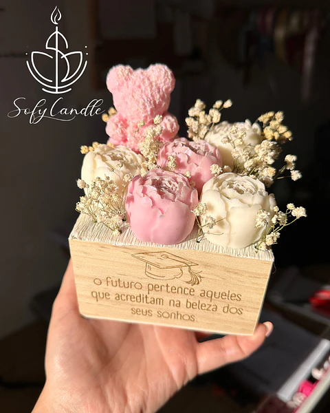 Arranjo Floral Artesanal com Velas Decorativas