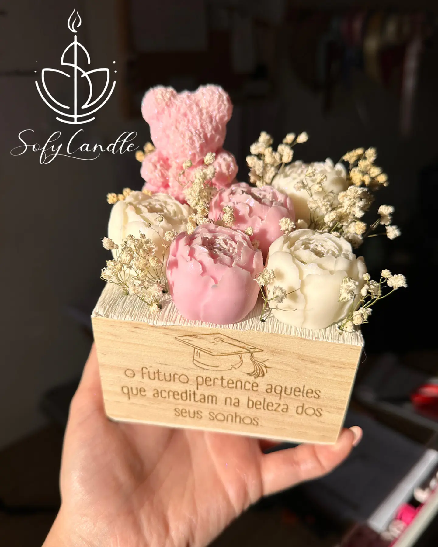 Arranjo Floral Artesanal com Velas Decorativas 1