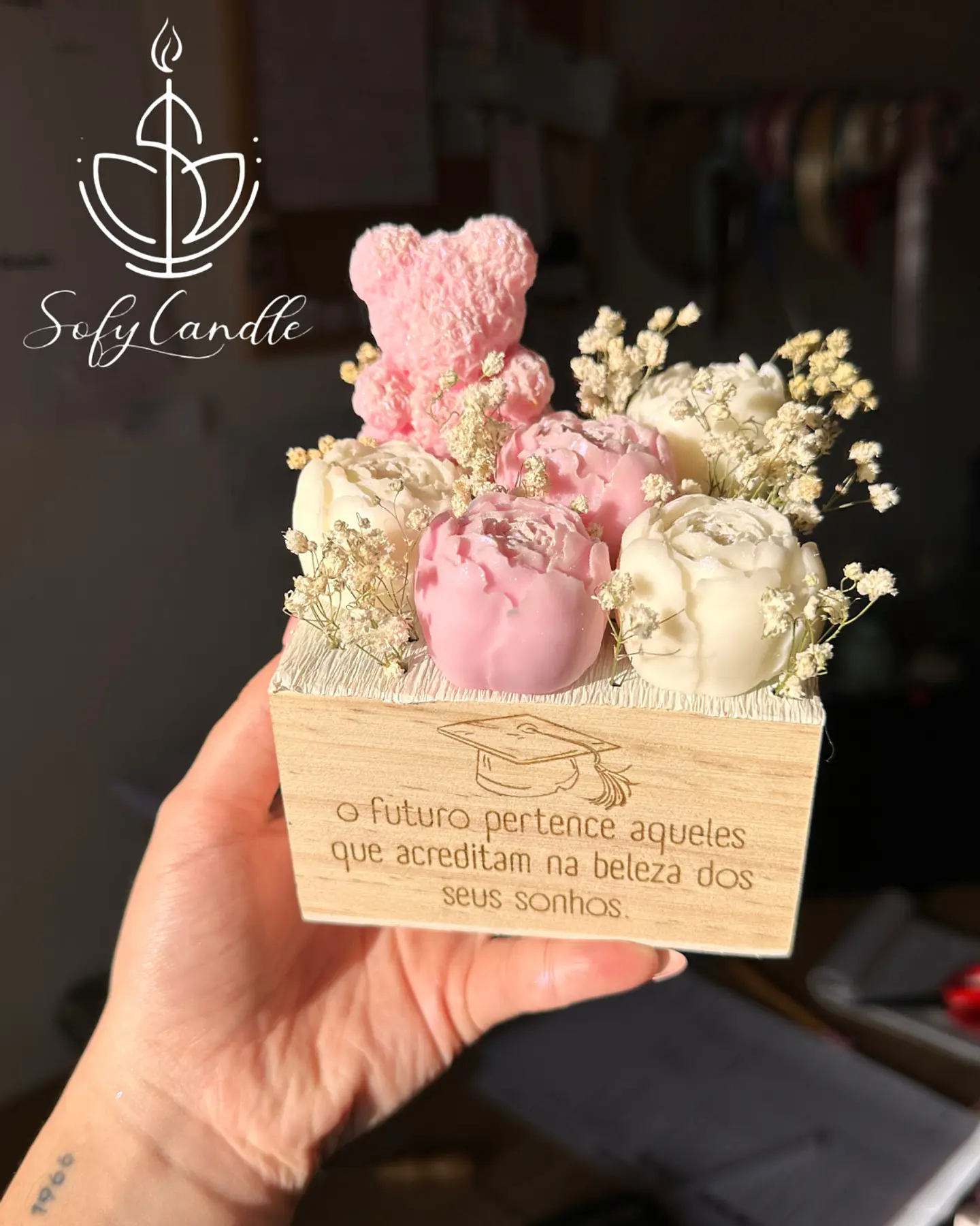 Arranjo Floral Artesanal com Velas Decorativas 2