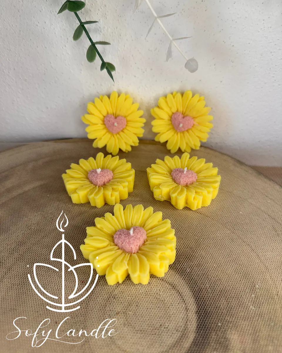 Vela Flor Margarida com Coração – Mini Vela Artesanal 1