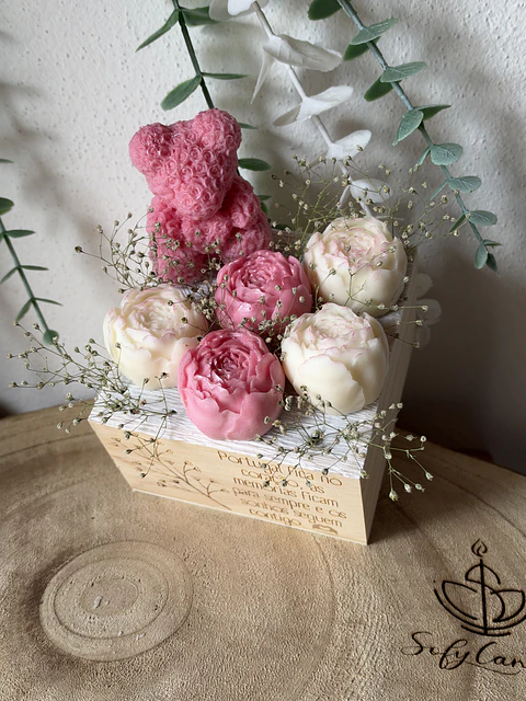 Arranjo Floral Artesanal com Velas Decorativas