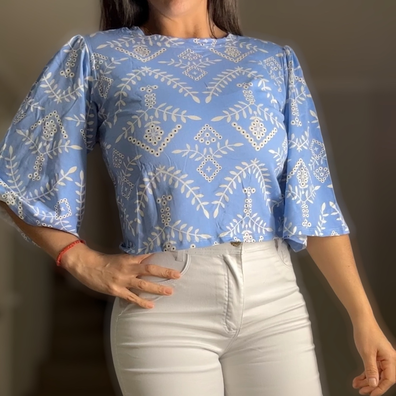 BLUSA ESTAMPADA CELESTE 