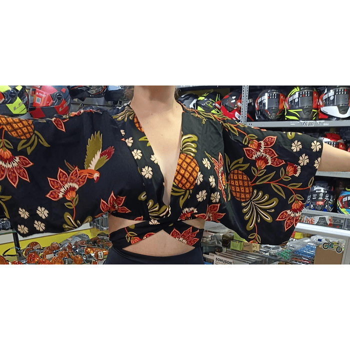 BLUSA CROPPED KIMONO PIÑAS 1