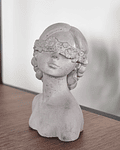 Escultura Busto Niña Antifaz Hormigon 