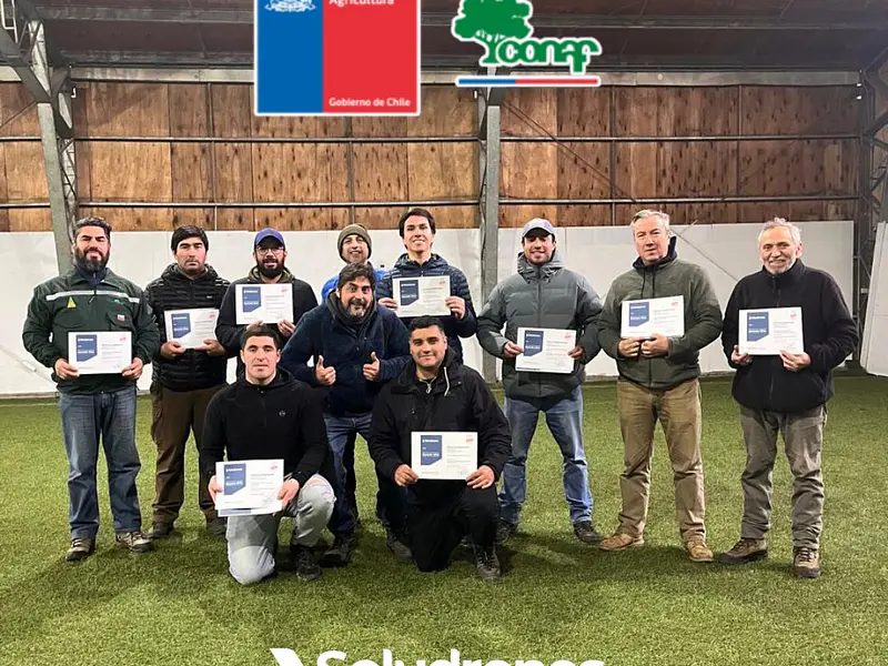 Operarios CONAF se preparan junto a Soludrones