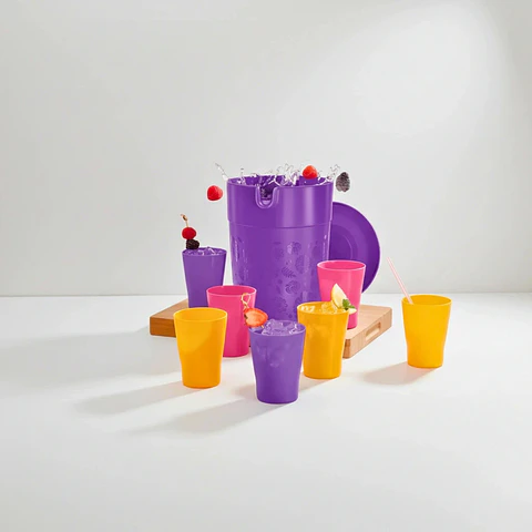 Set Jarra Jumbo Morada 4 L y 6 Vasos de Colores