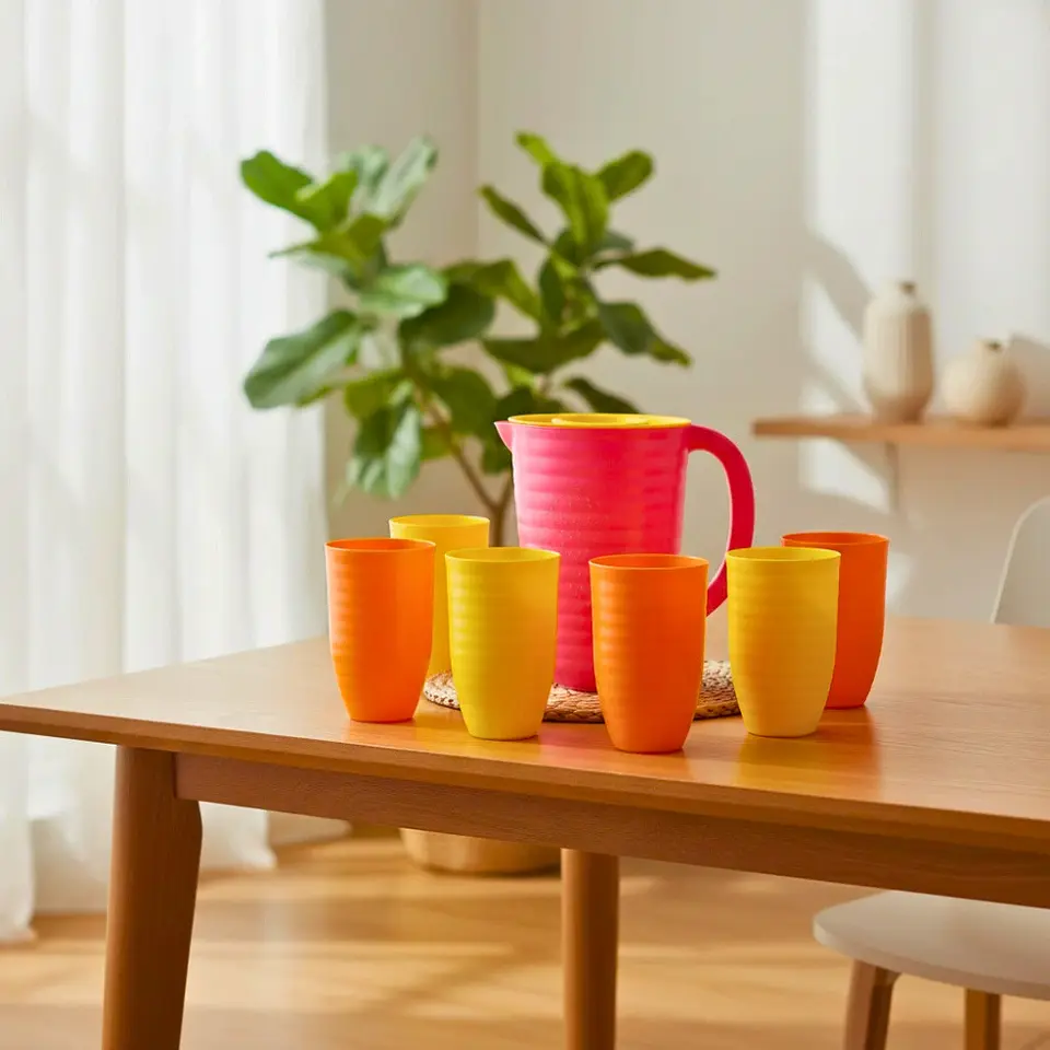 Set de Jarra 2 L y 6 Vasos de Plástico 370 ml 3