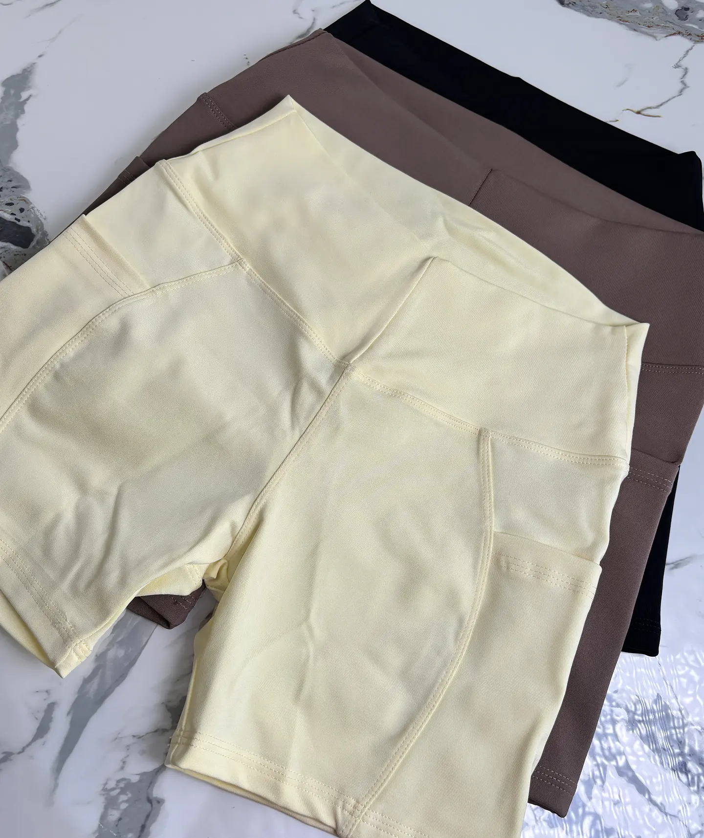 Short con bolsillos laterales 1
