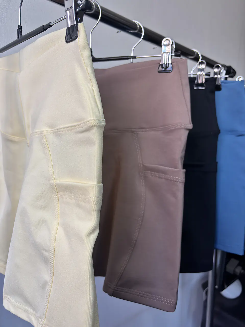 Short con bolsillos laterales 4