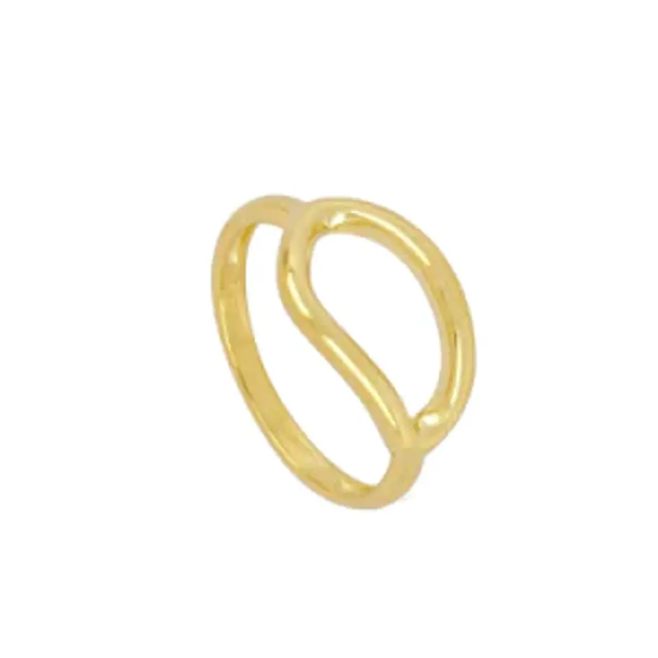  Anillo con forma ovalada en plata bañada en oro. 1