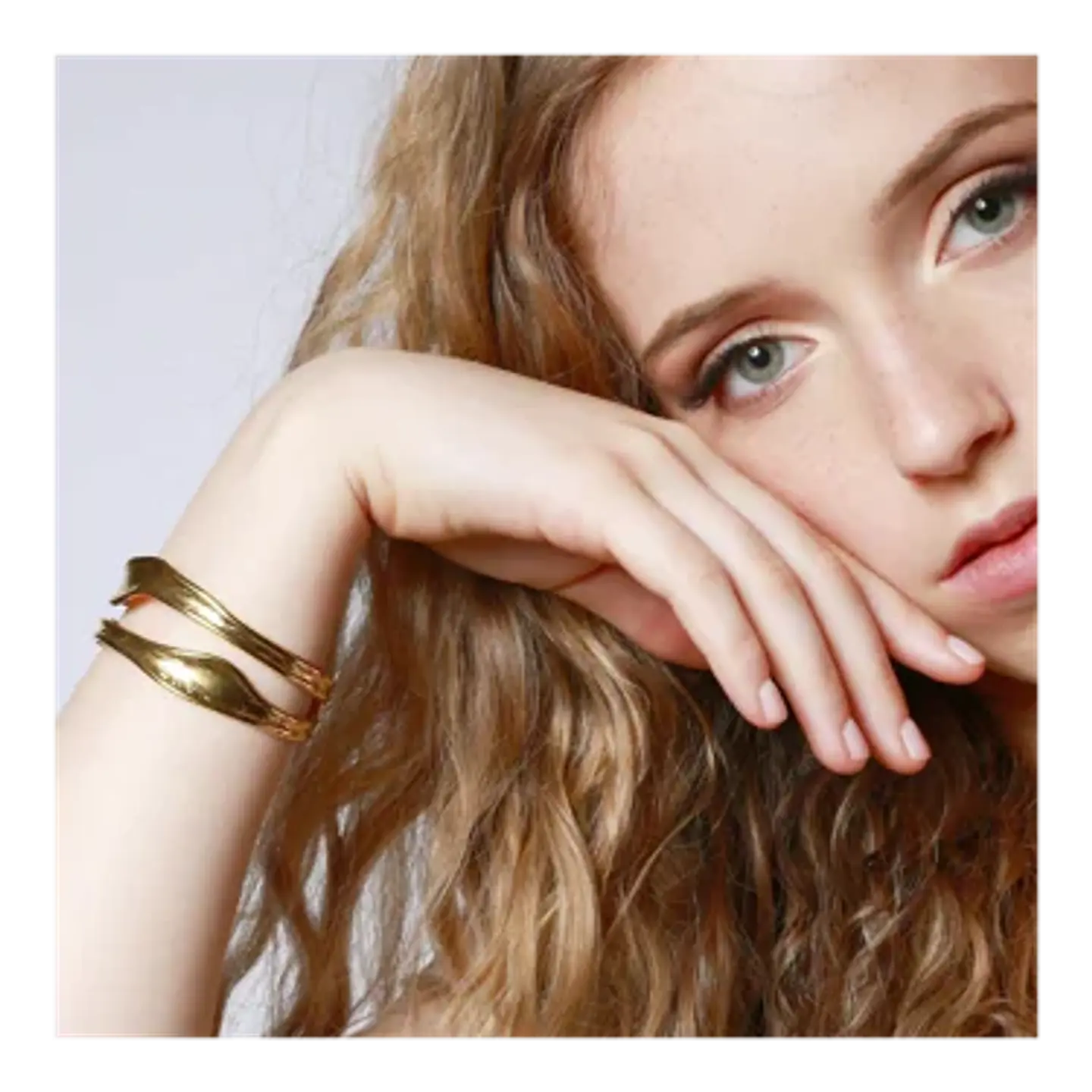 Pulsera ondulada de acero dorado 2