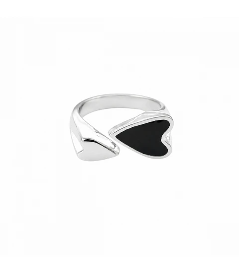 Anillo de latón con corazones 