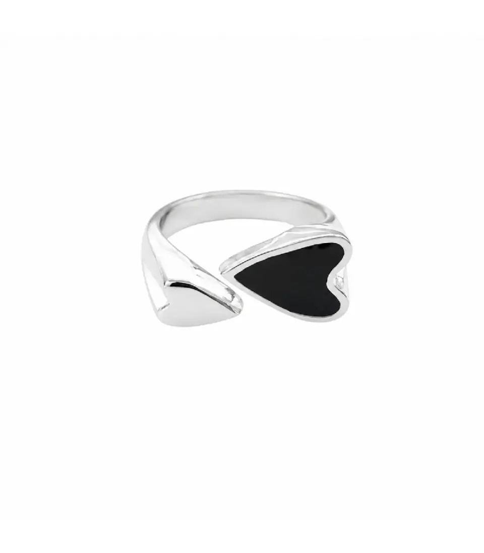 Anillo de latón con corazones  1