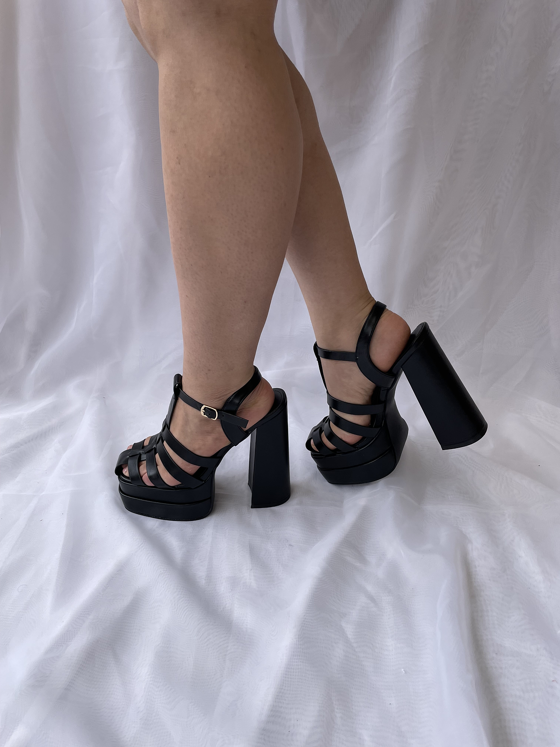 Sandalia Valentina Negra Plataforma 2