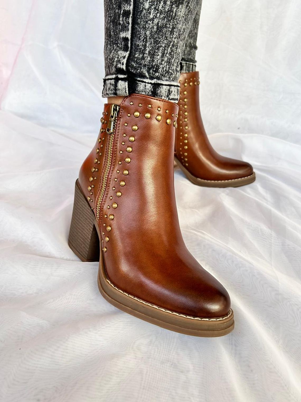 Botín Tachas Camel 1