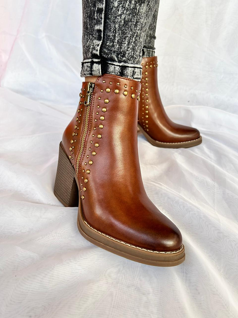 Botín Tachas Camel 1