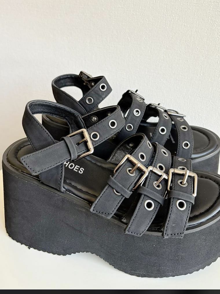 Sandalia Plataforma hebilla  1