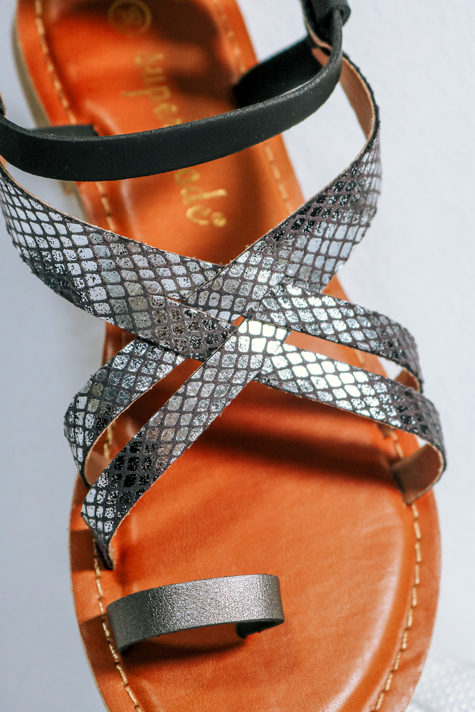 Sandálias tiras pretas 2